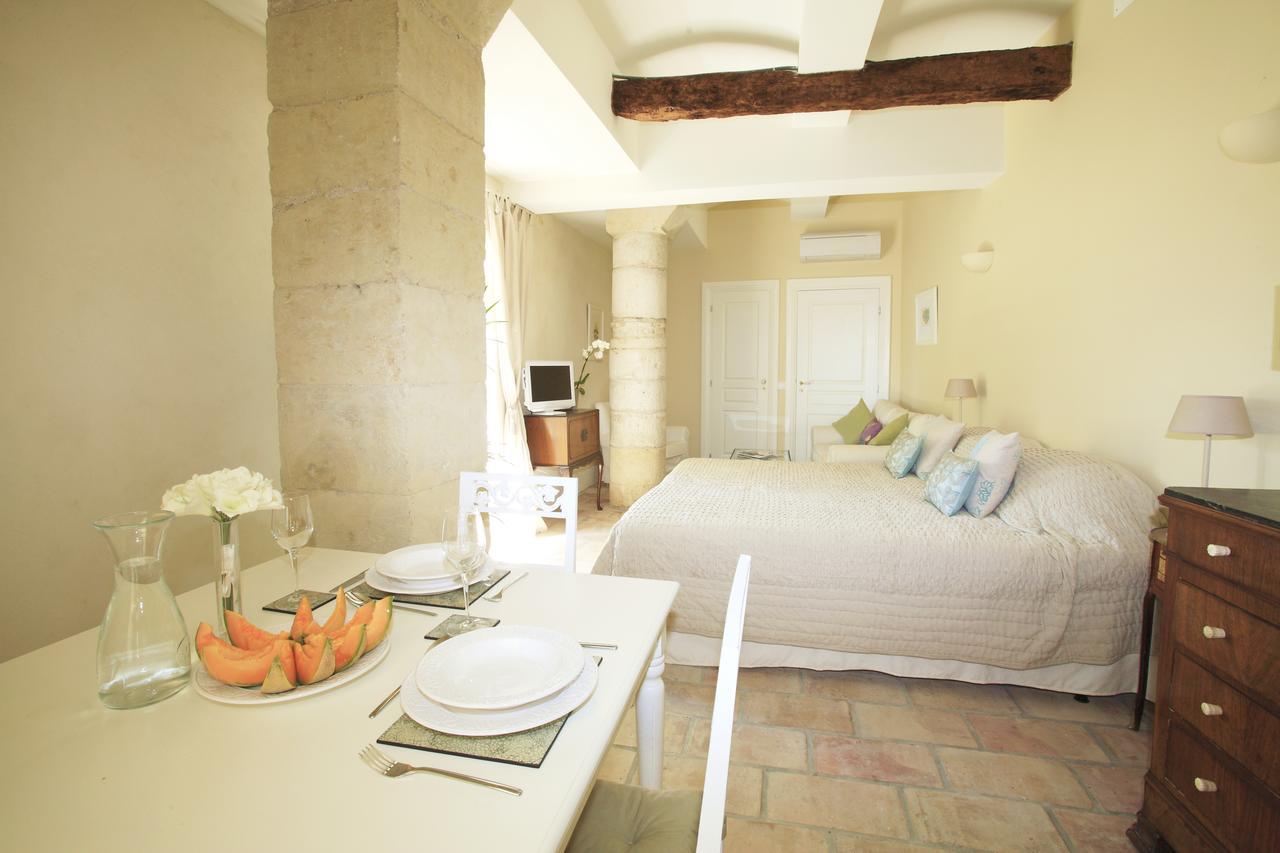 Cinq & Sept Hotel Roujan Екстериор снимка