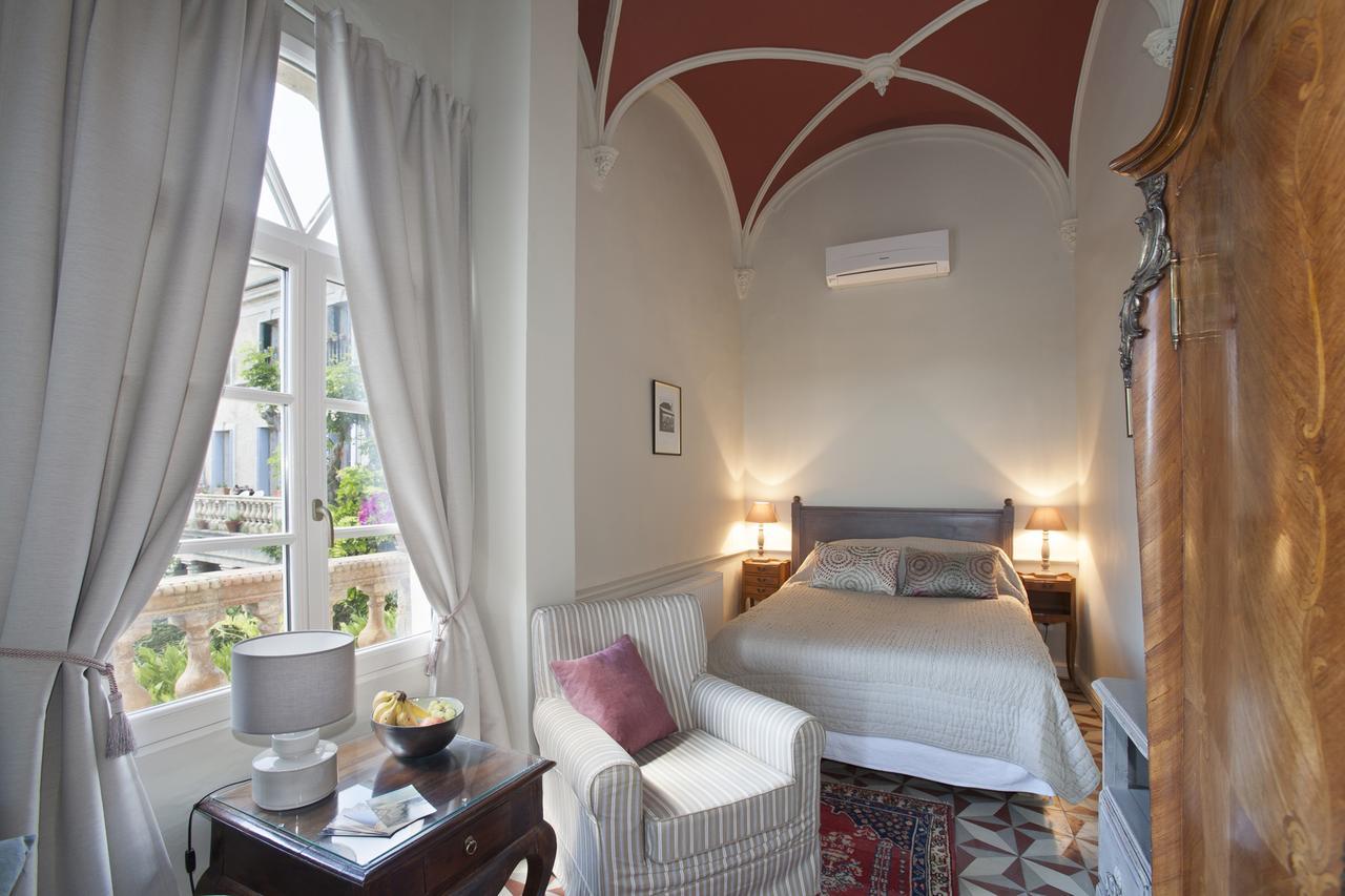 Cinq & Sept Hotel Roujan Екстериор снимка